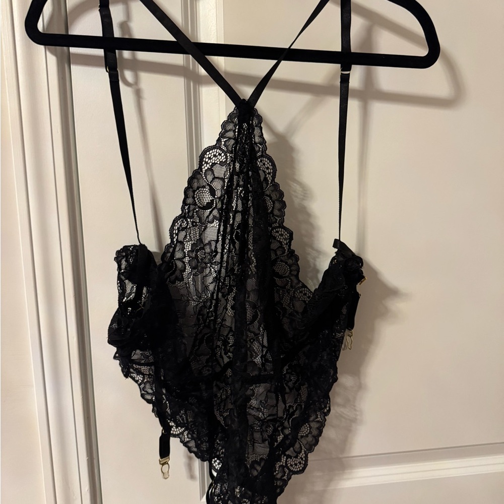 Black lace sleepwear